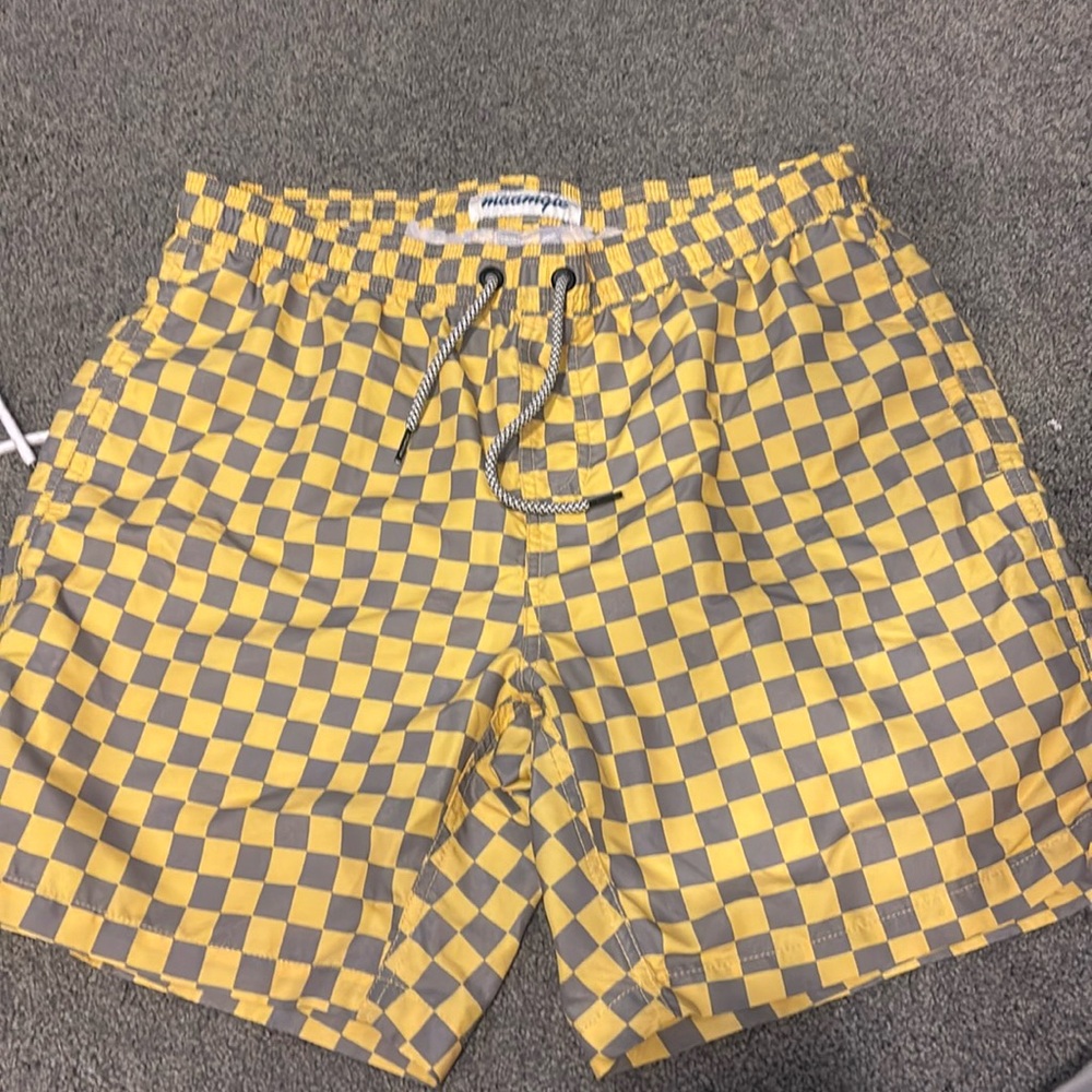 Men’s swim shorts